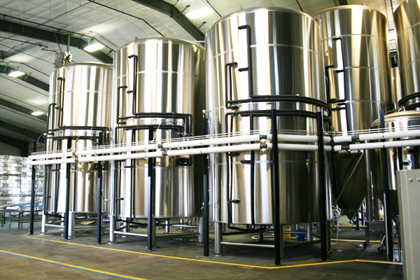 Les nouveaux r&eacute;servoirs-&agrave;-10-Barrel-Brewing-1024x683_ 副本