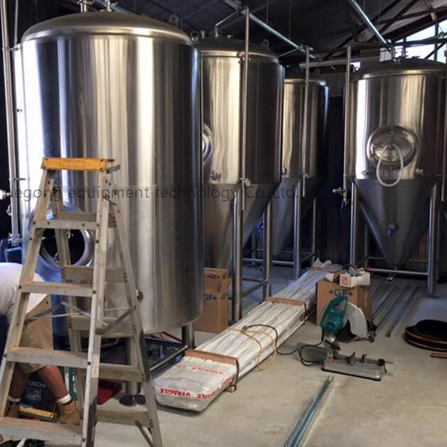 Équipement de fermentation conique de bière de veste de fossette de l'acier inoxydable 7BBL à vendre