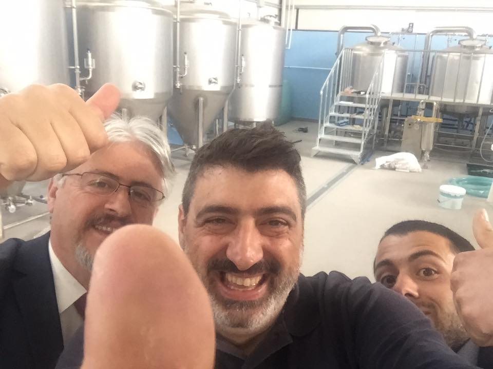 système de brassage de la bière 1000L est en cours d'installation en Italie