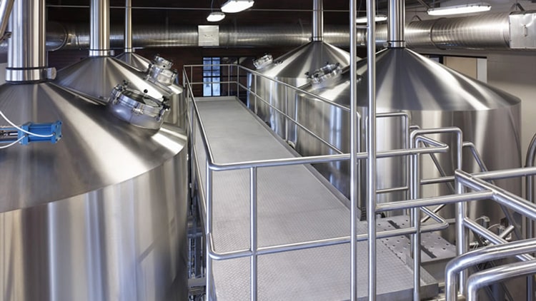 Grand syst&egrave;me de brassage de bi&egrave;re commerciale