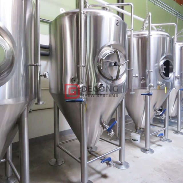 1000L vertical en acier inoxydable isolé haut / côté trou d'homme de refroidissement veste bière fermentant réservoir brasserie système