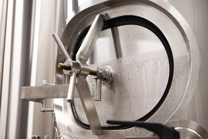 regard lat&eacute;ral